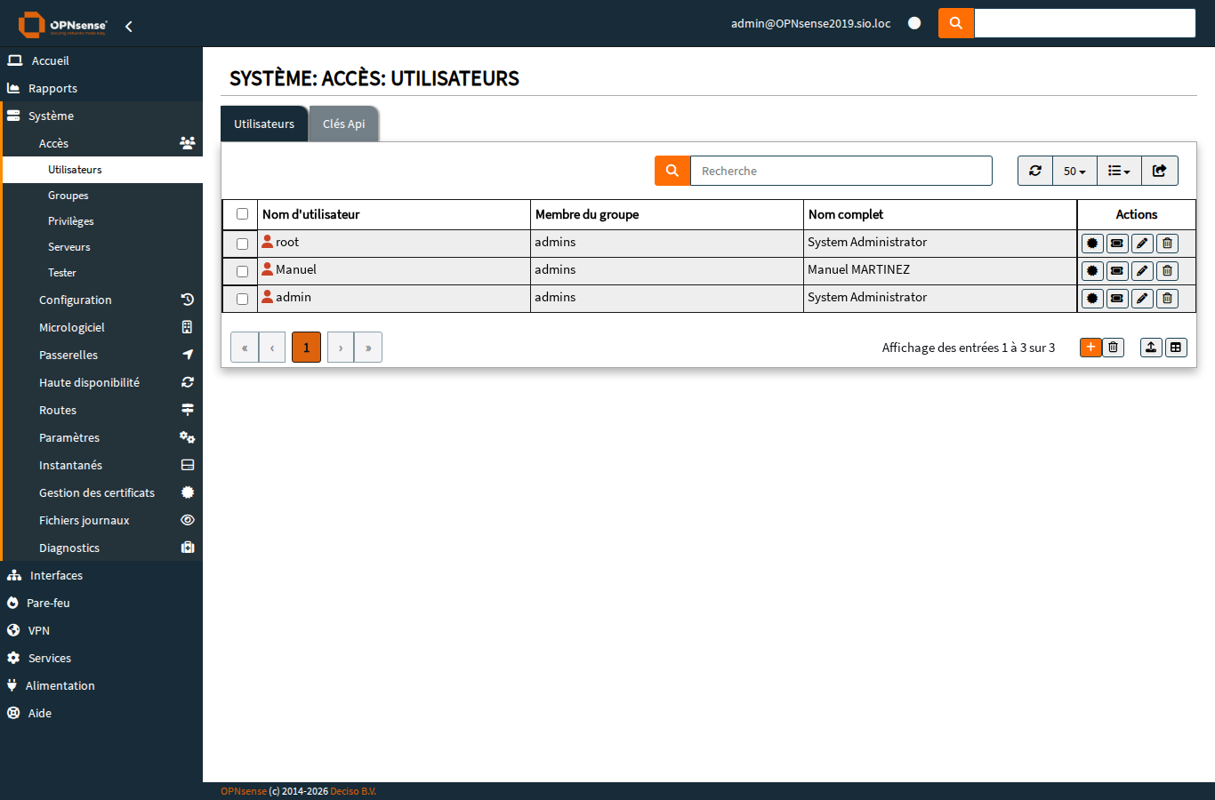 Page Utilisateurs : trois comptes (admin, Manuel, root) tous membres du groupe admins (constat F-SEC-009).